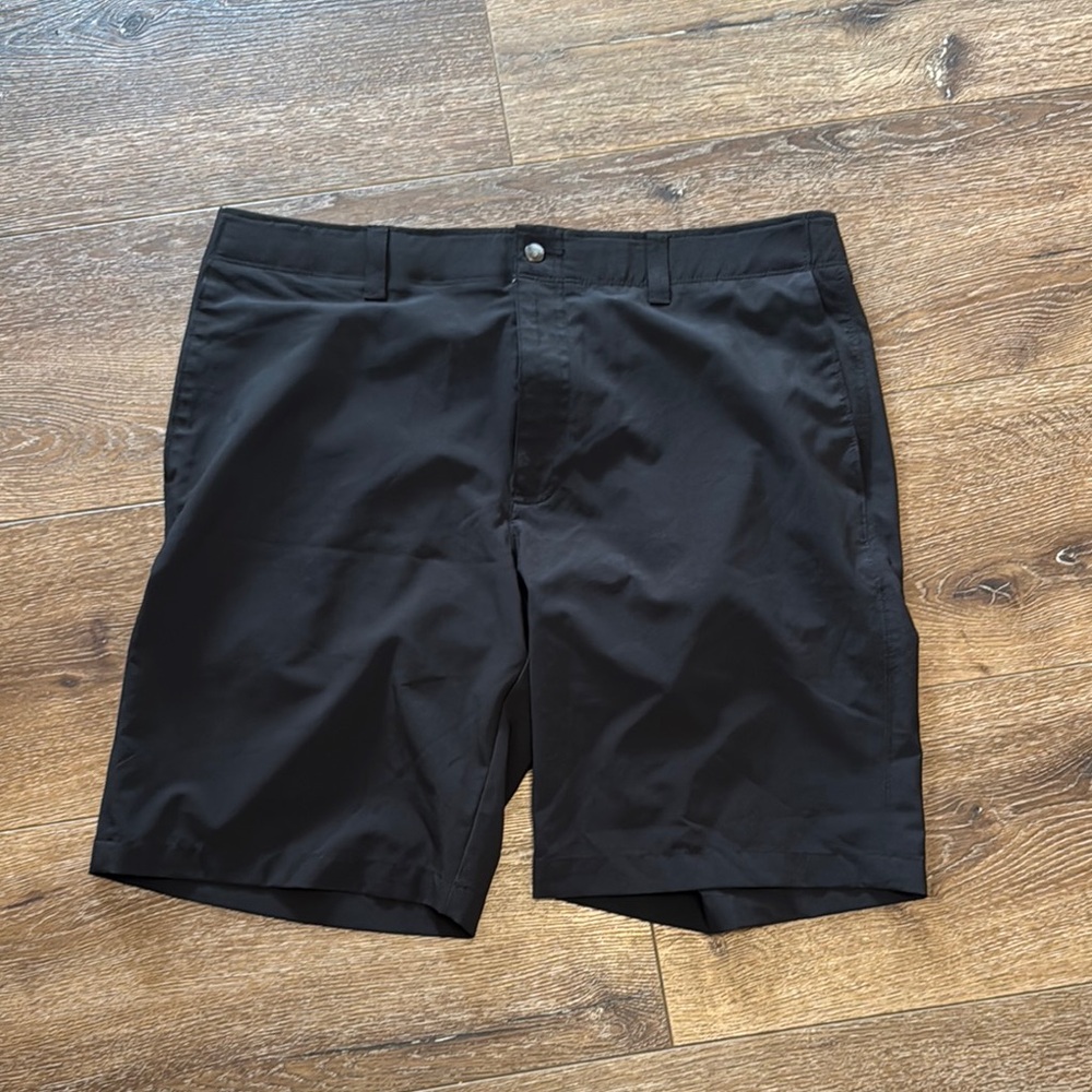 Callaway black shorts 38